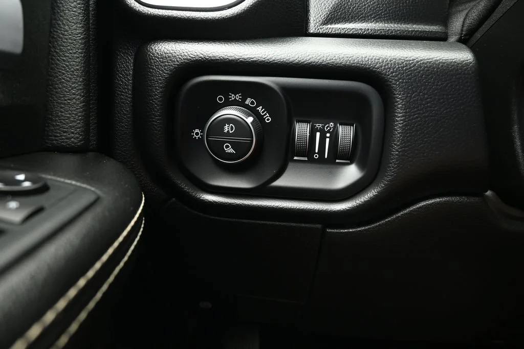 Used 2020 Diamond Black Ram Big Horn image 24