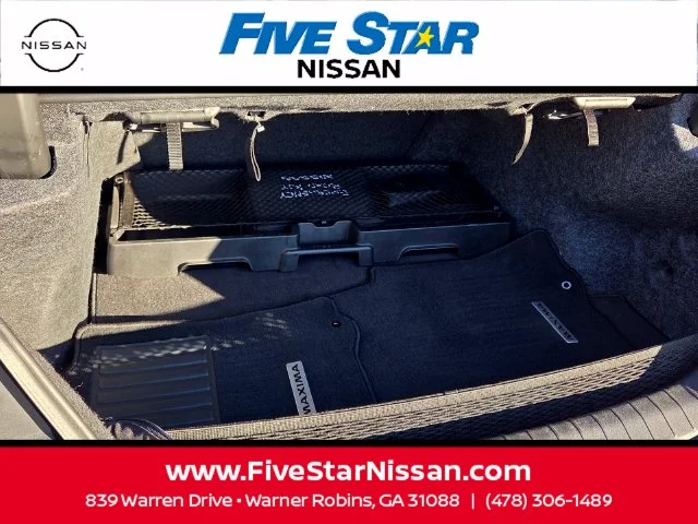 Used 2021 Black Nissan Platinum image 13