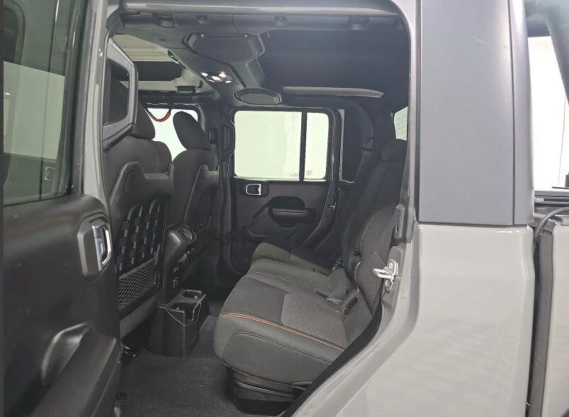 Used 2021 Sting-Gray Clearcoat Jeep Mojave image 12