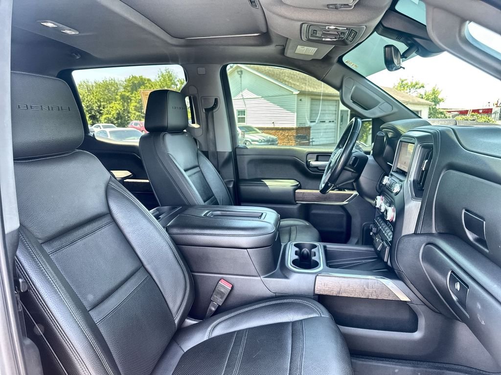 Used 2021 White GMC Denali image 21