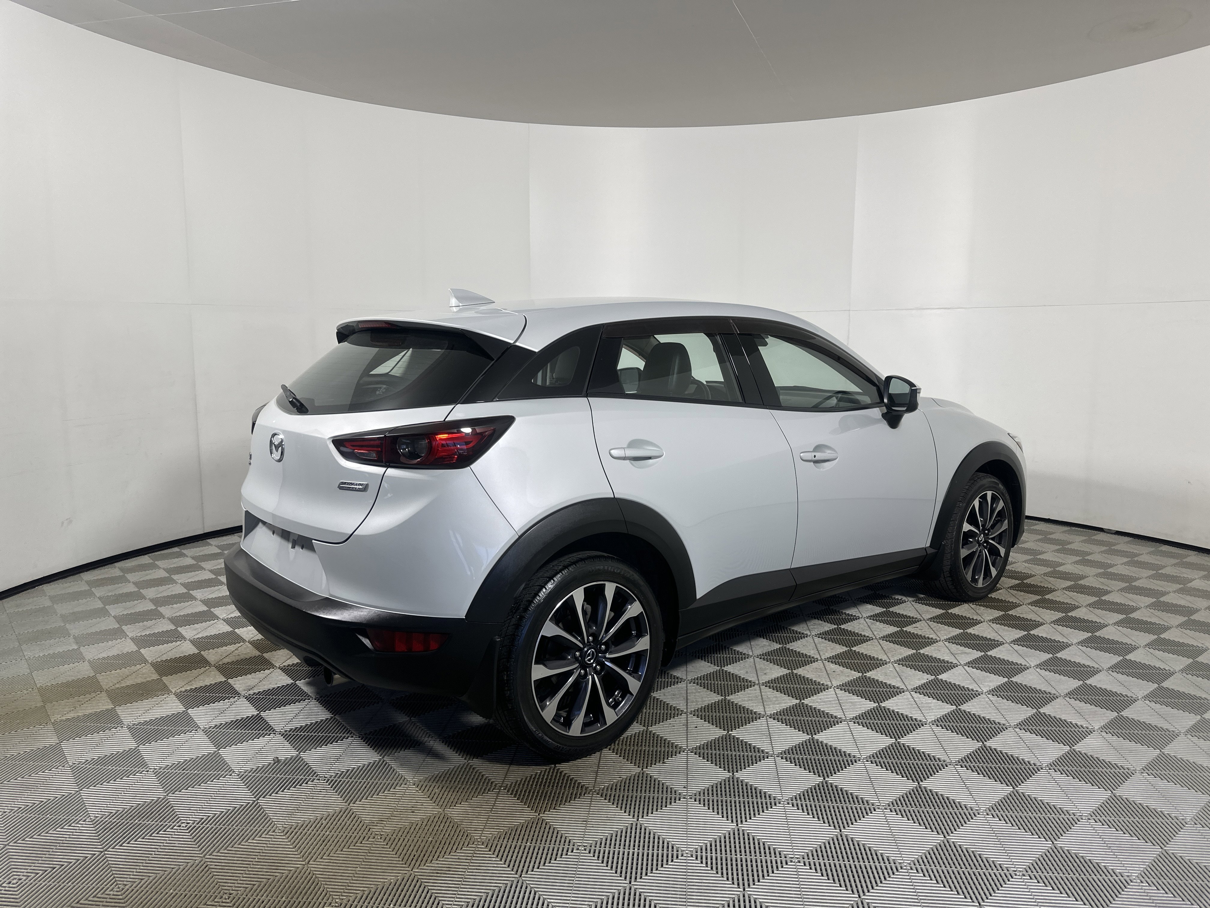 Used 2019 Ceramic Metallic Mazda Touring image 7