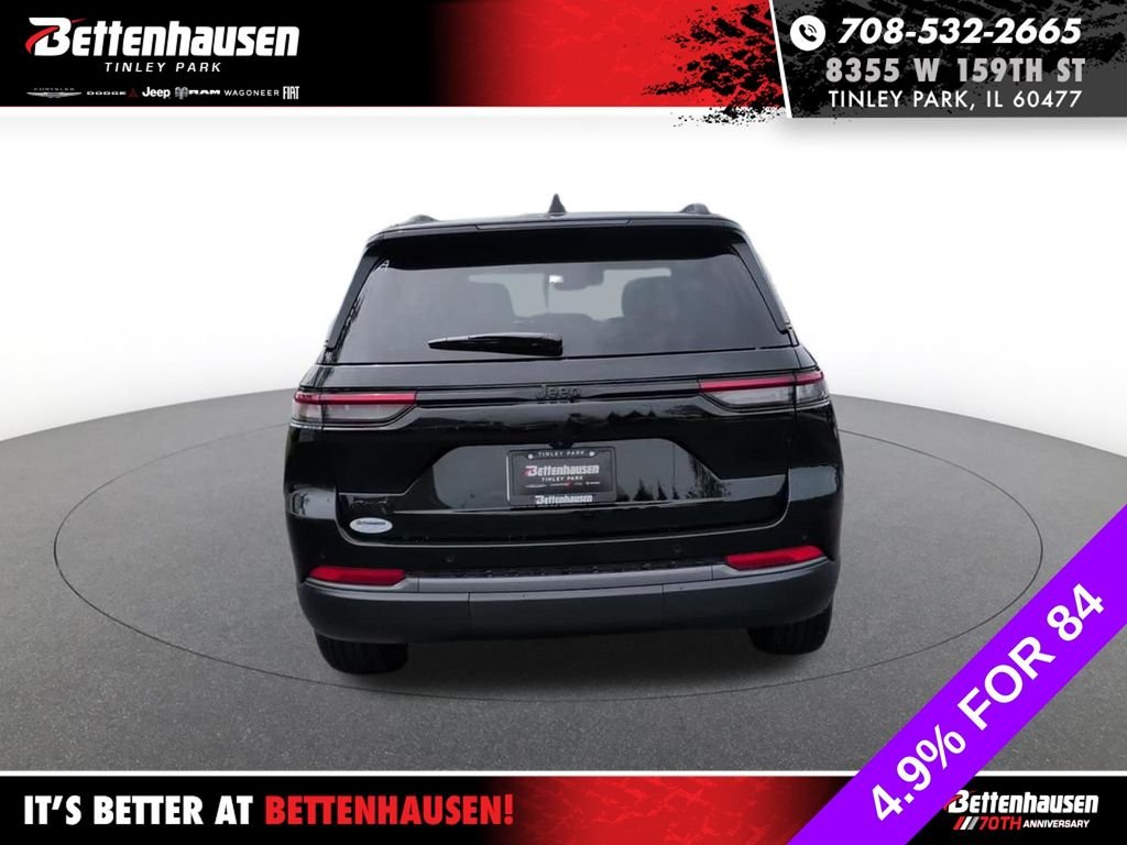 New 2026 Diamond Black Crystal Pearl-Coat Exterior Paint Jeep Altitude image 5