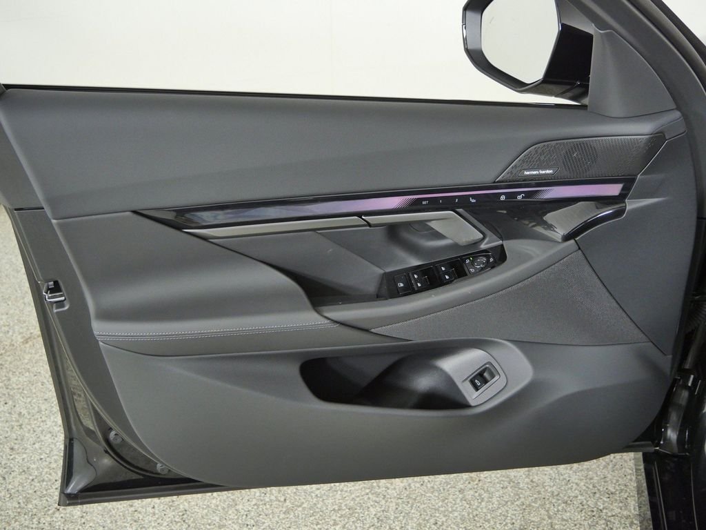 New 2027 Black Sapphire Metallic BMW 530i xDrive image 32
