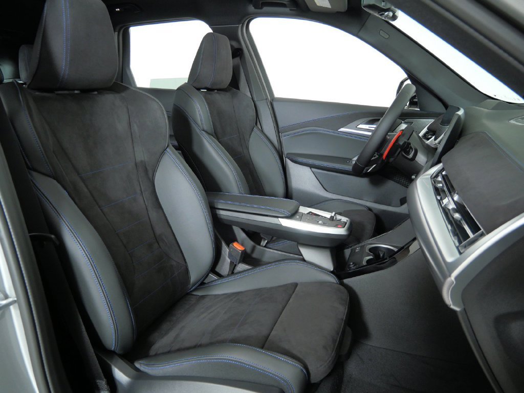 New 2027 Space Silver Metallic BMW M35i image 21