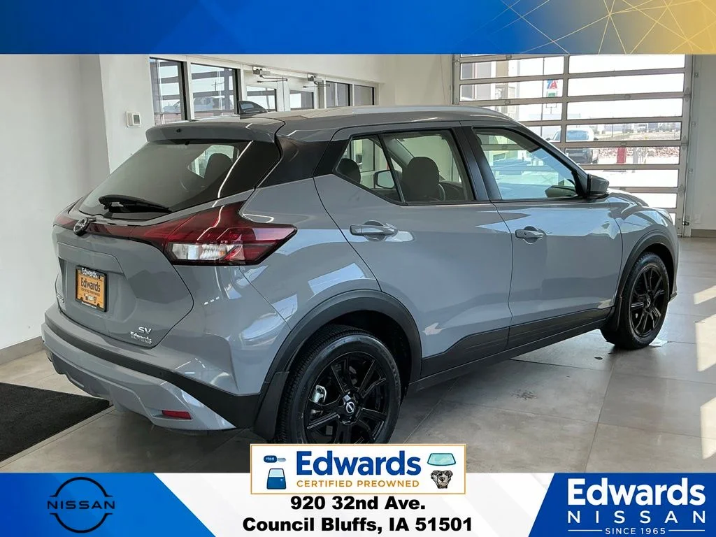Used 2024 Gray Nissan SV image 9
