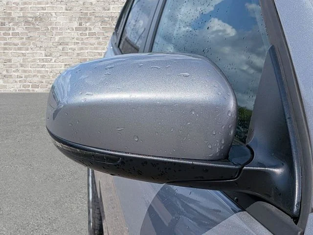 Used 2020 Silver Jeep Latitude image 9