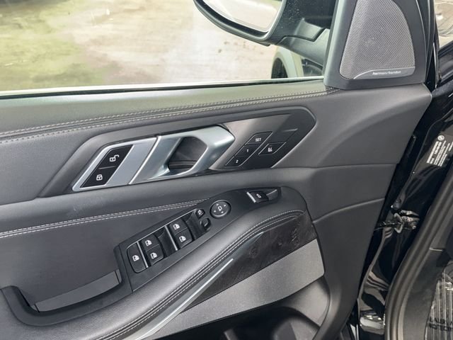 Used 2025 Black Sapphire Metallic BMW sDrive40i image 18