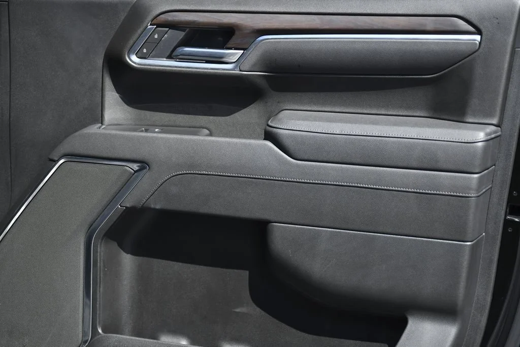 Used 2025 Onyx Black GMC SLT image 29