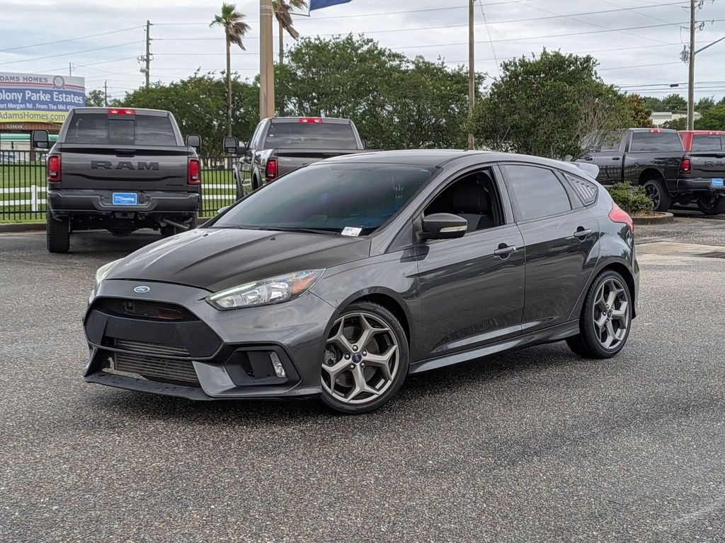2018 Ford Focus Hatch ST's photo