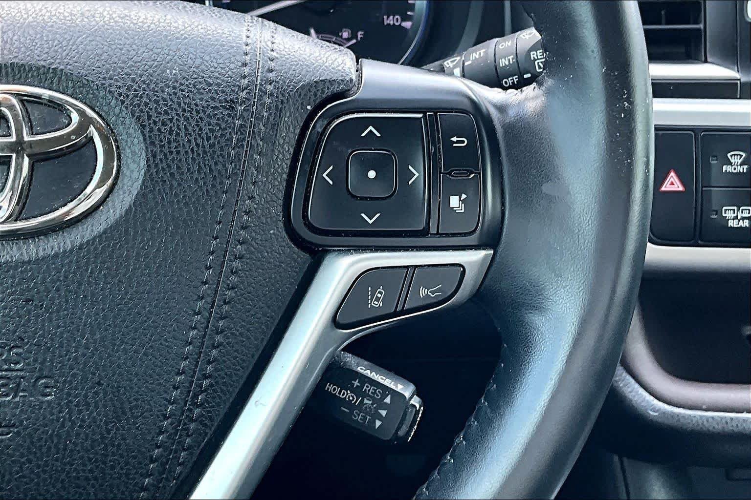 Used 2018 Blizzard Pearl Toyota XLE image 25