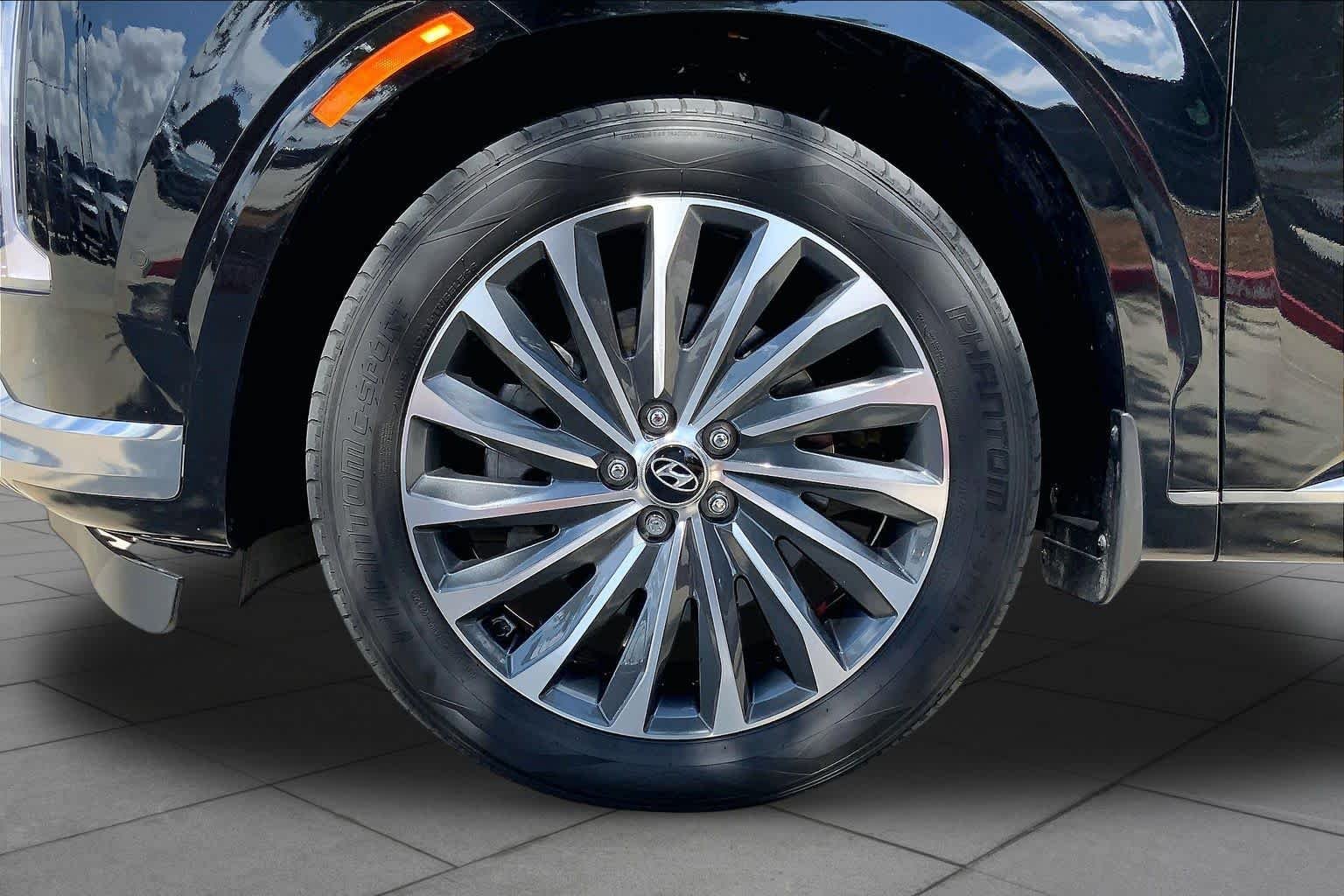 Used 2023 Abyss Black Pearl Hyundai Calligraphy image 10