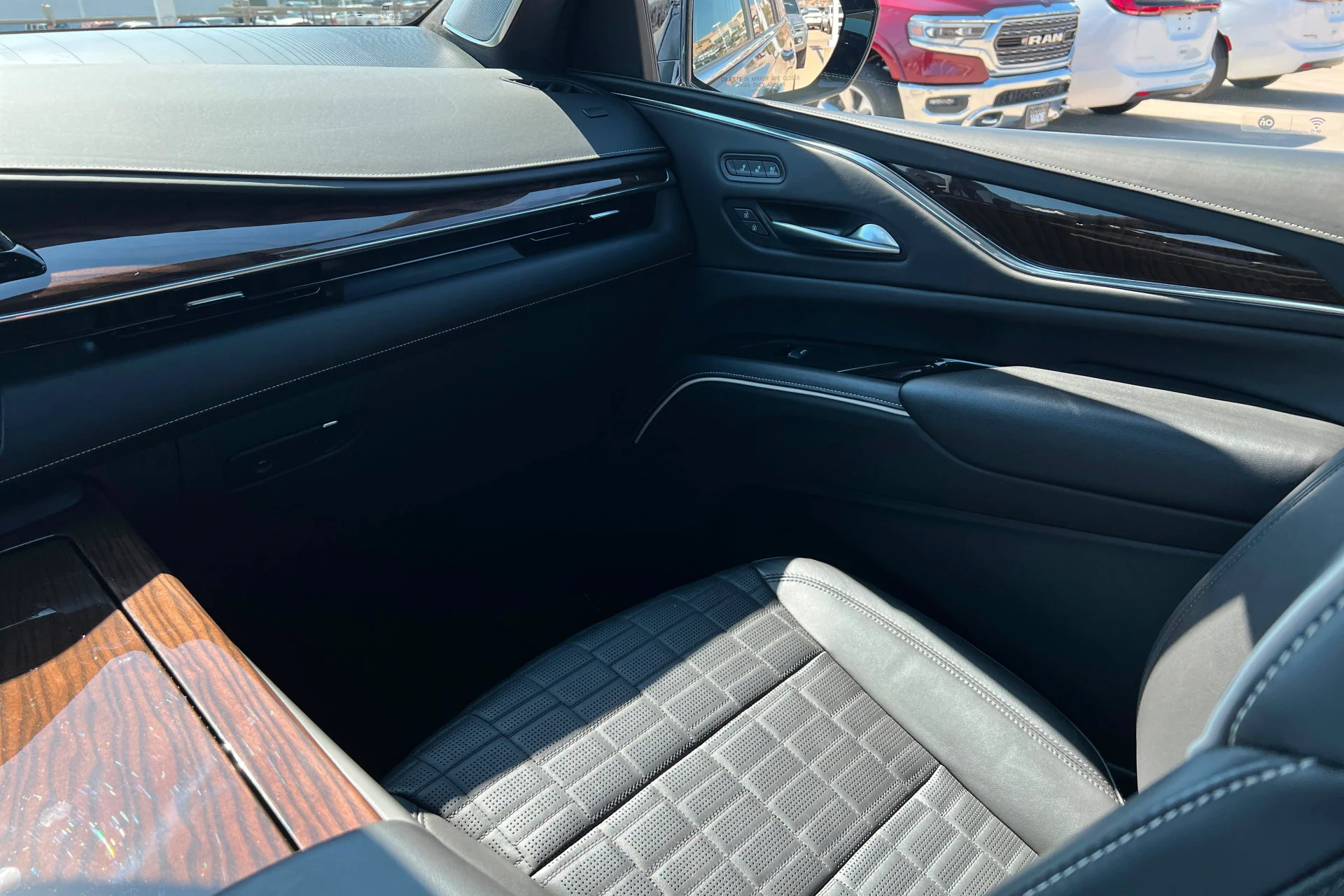 2024 Cadillac Escalade ESV Premium Luxury Platinum - Photo 10