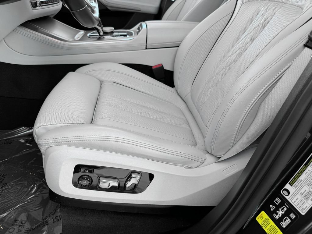 Used 2023 Green BMW M50i image 28