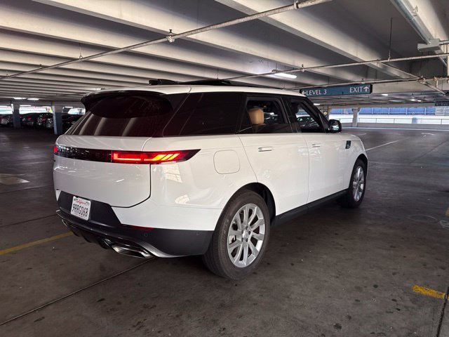 Used 2025 White Land Rover SE image 3