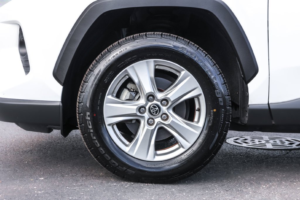 Used 2020 White Toyota XLE image 17