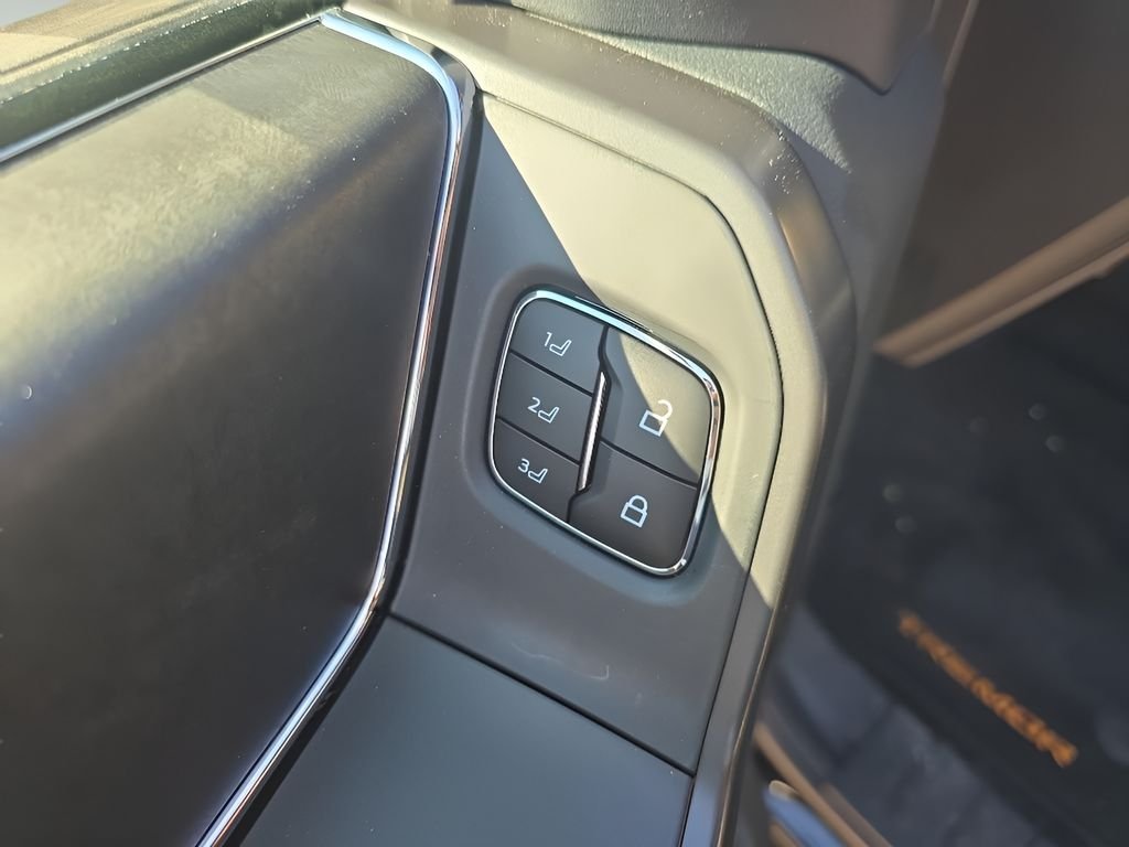 New 2025 Agate Black Metallic Ford Tremor® image 12
