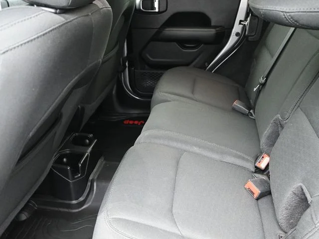 Used 2020 Silver Jeep Unlimited Sahara image 19