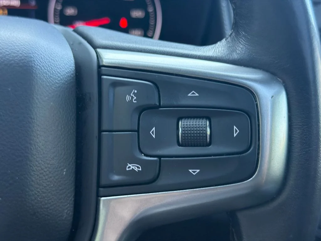 Used 2021 Gray Chevrolet Z71 image 26