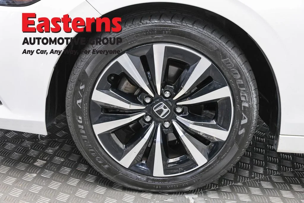 Used 2023 White Honda EX-L image 32