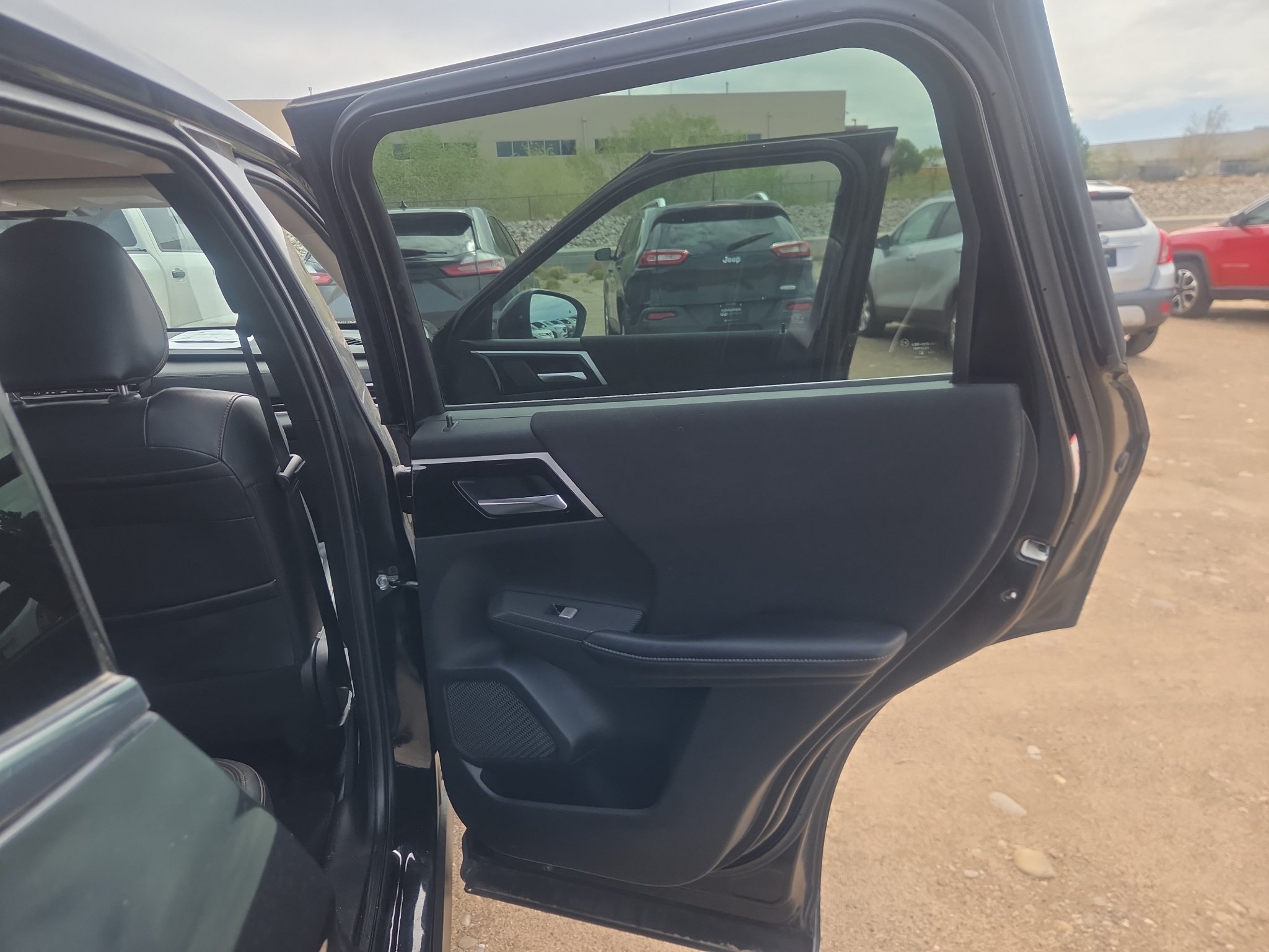 Used 2022 Labrador Black Pearl Mitsubishi ES image 15