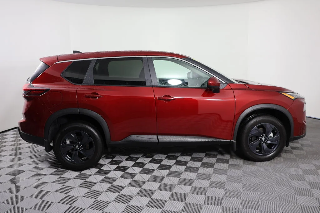 Used 2026 Scarlet Nissan SV image 9