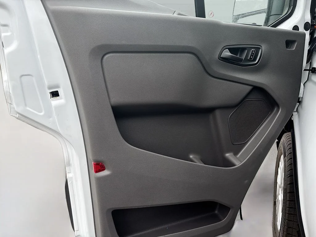 Used 2025 Oxford White Ford Base image 31