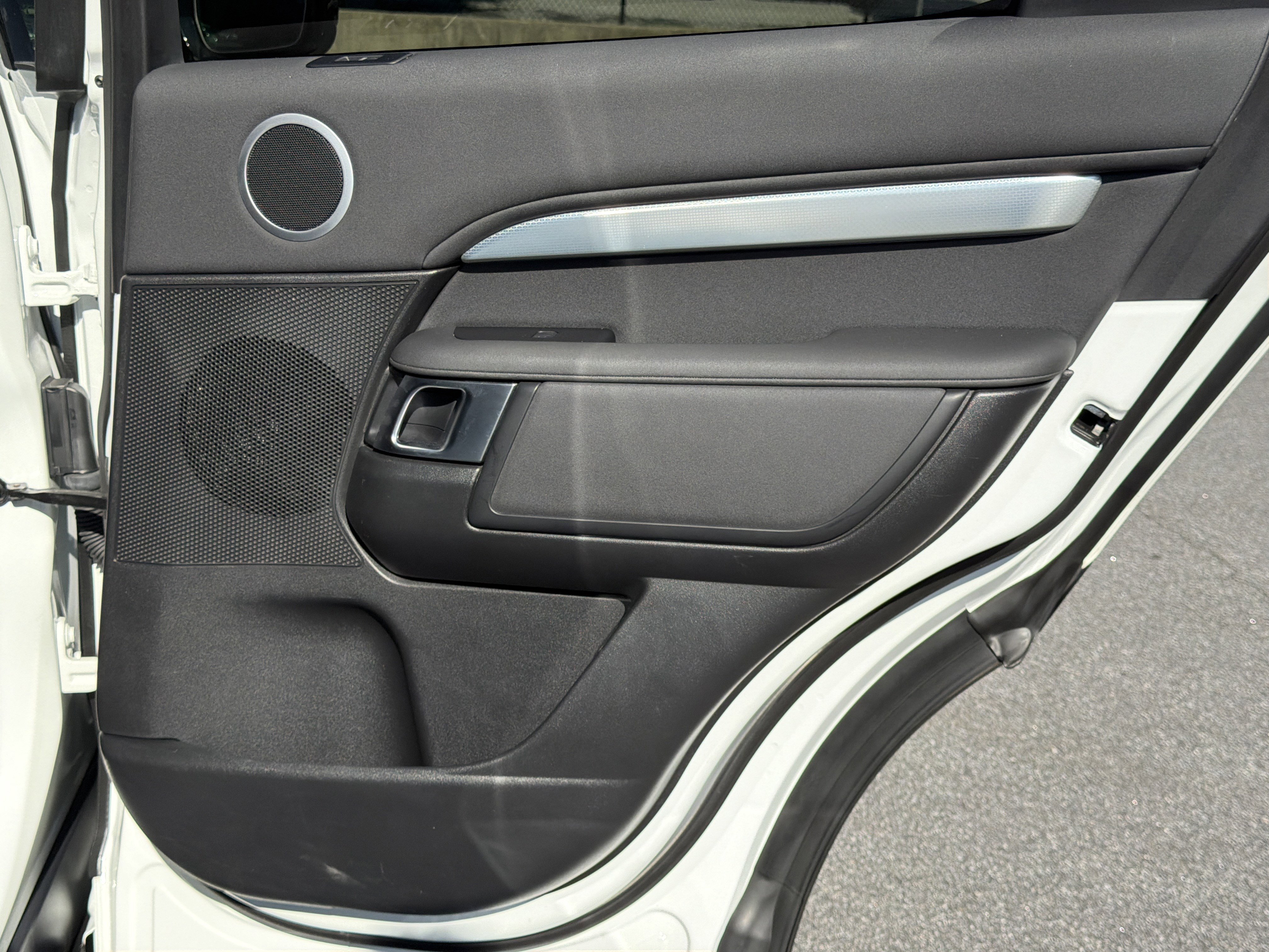 Used 2020 Fuji White Land Rover Landmark Edition image 19
