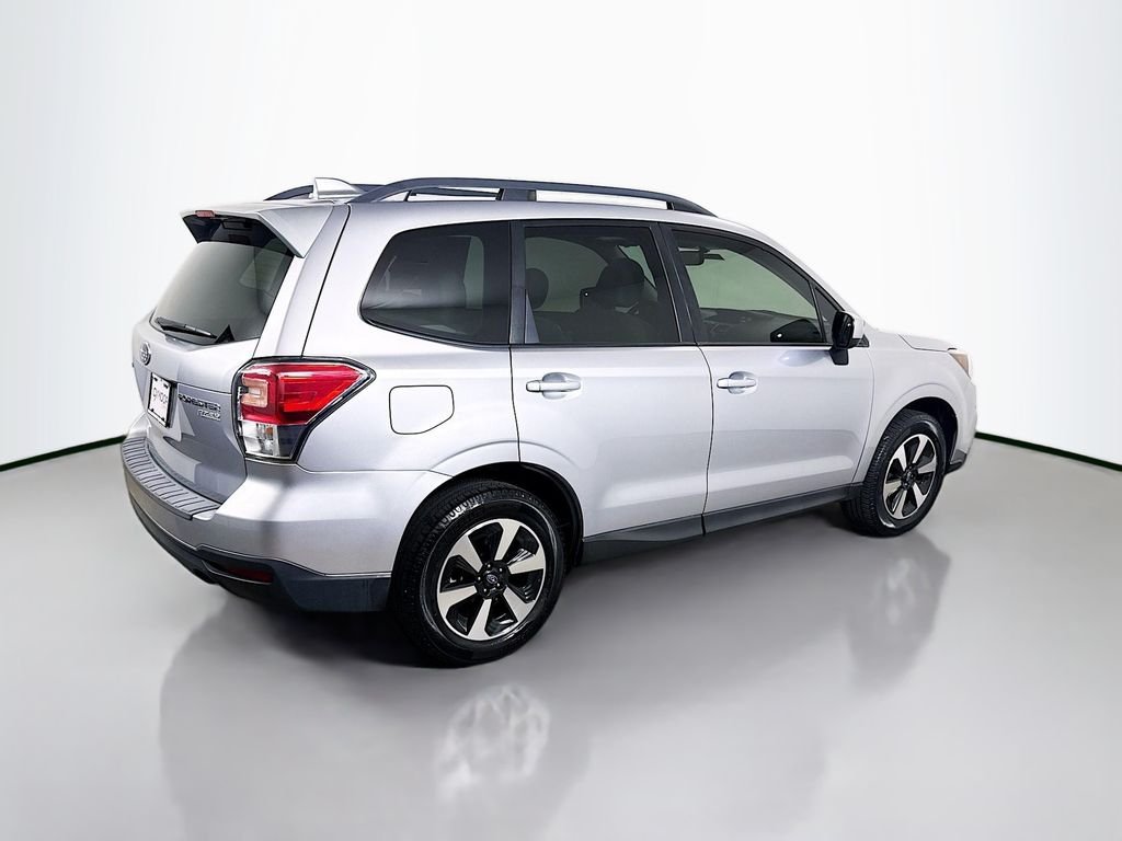Used 2017 Ice Silver Metallic Subaru Premium image 7