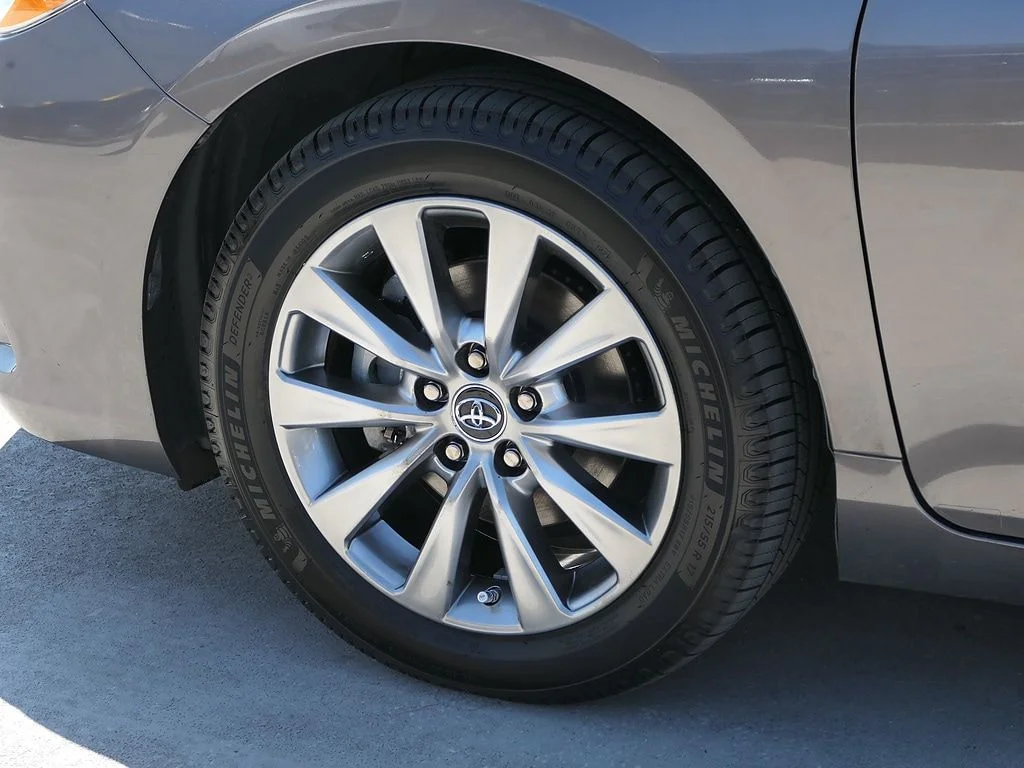 Used 2017 Gray Toyota XLE image 10
