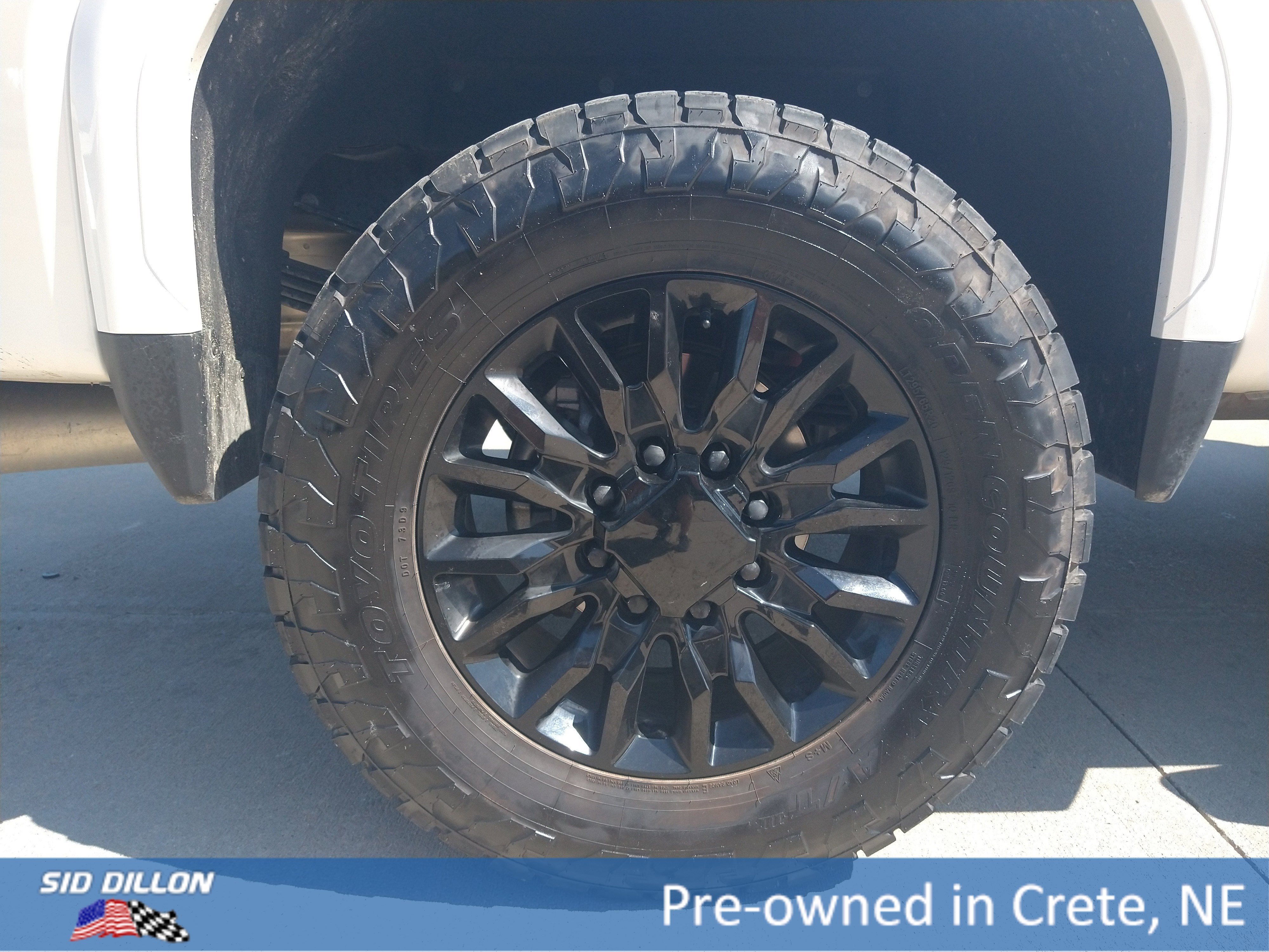 Used 2025 White Frost Tricoat GMC Denali image 11