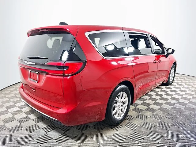 Certified Pre-Owned 2025 Chrysler Pacifica Select
