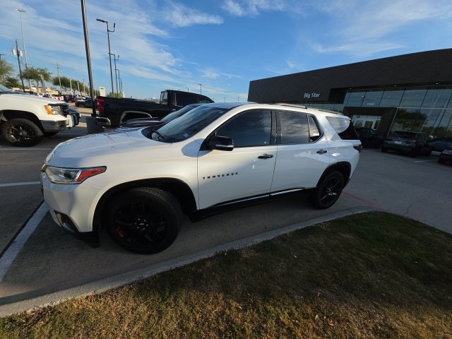 Used 2019 Iridescent Pearl Tricoat Chevrolet Premier image 4