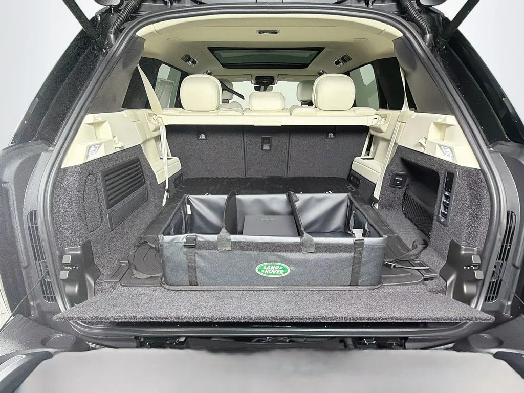 New 2026 Santorini Black Land Rover SE 7 Seats image 28