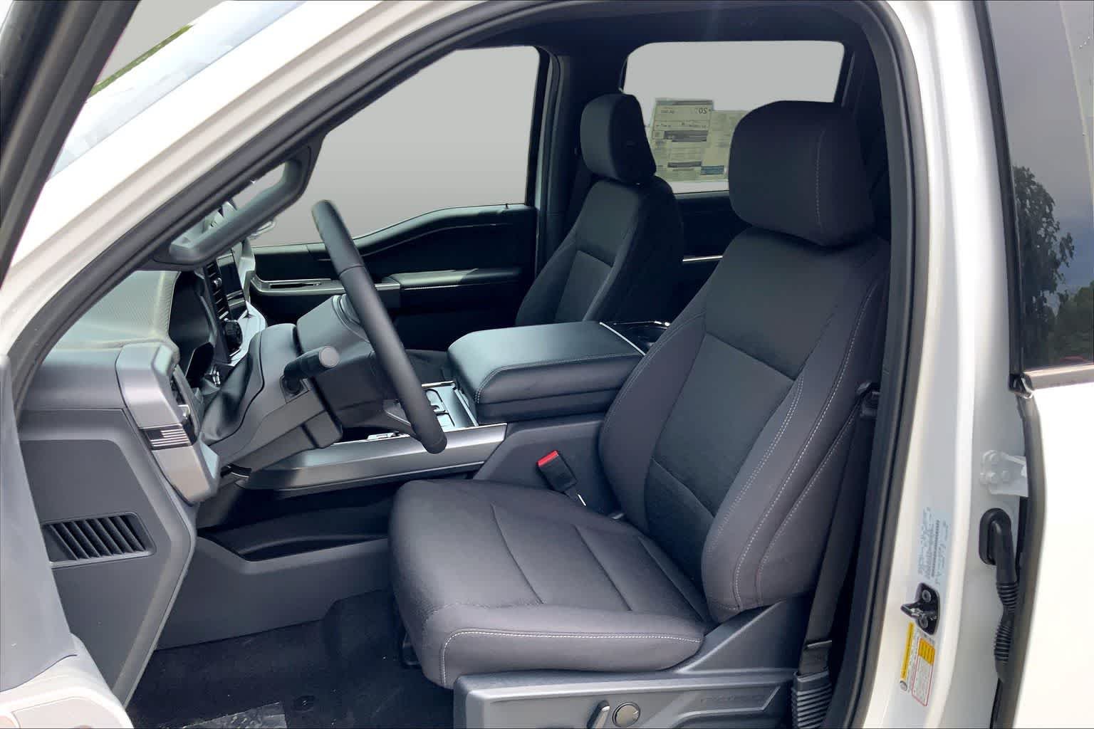 New 2026 Oxford White Ford XLT image 12