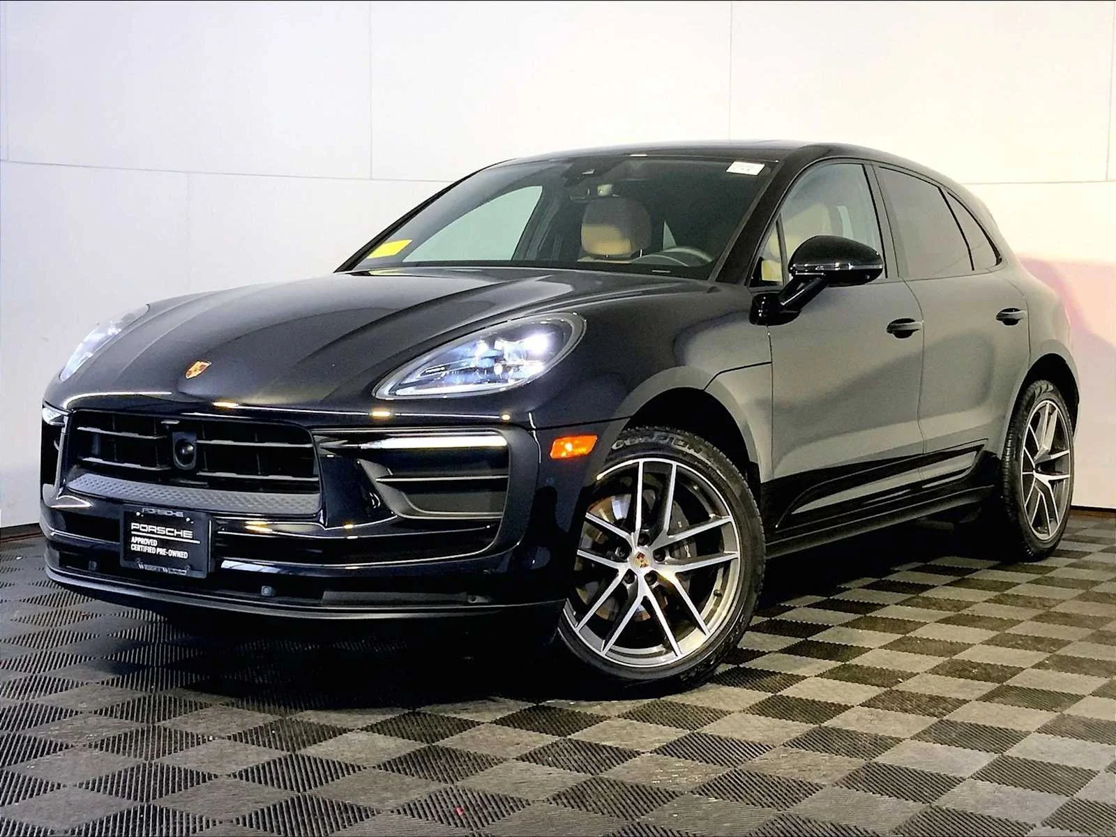 2023 Porsche Macan -'s photo