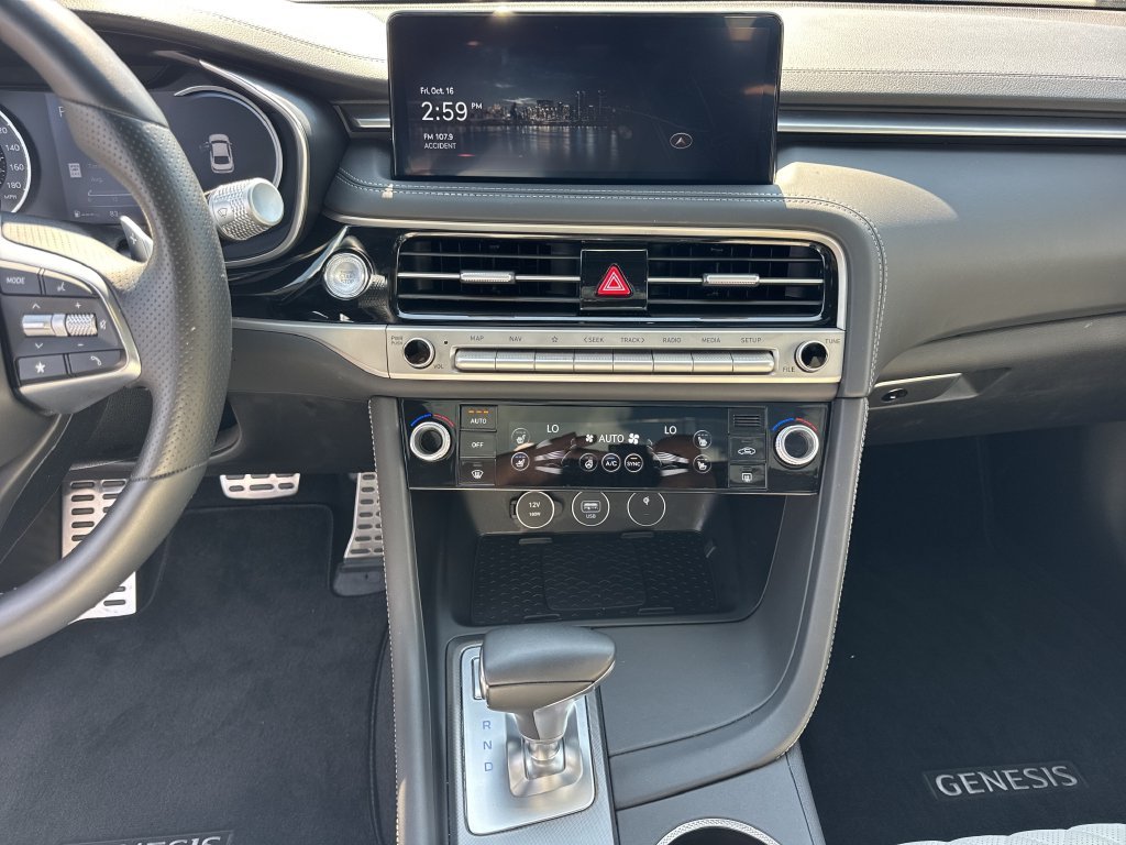Used 2025 White Genesis 3.3T Sport Advanced image 28