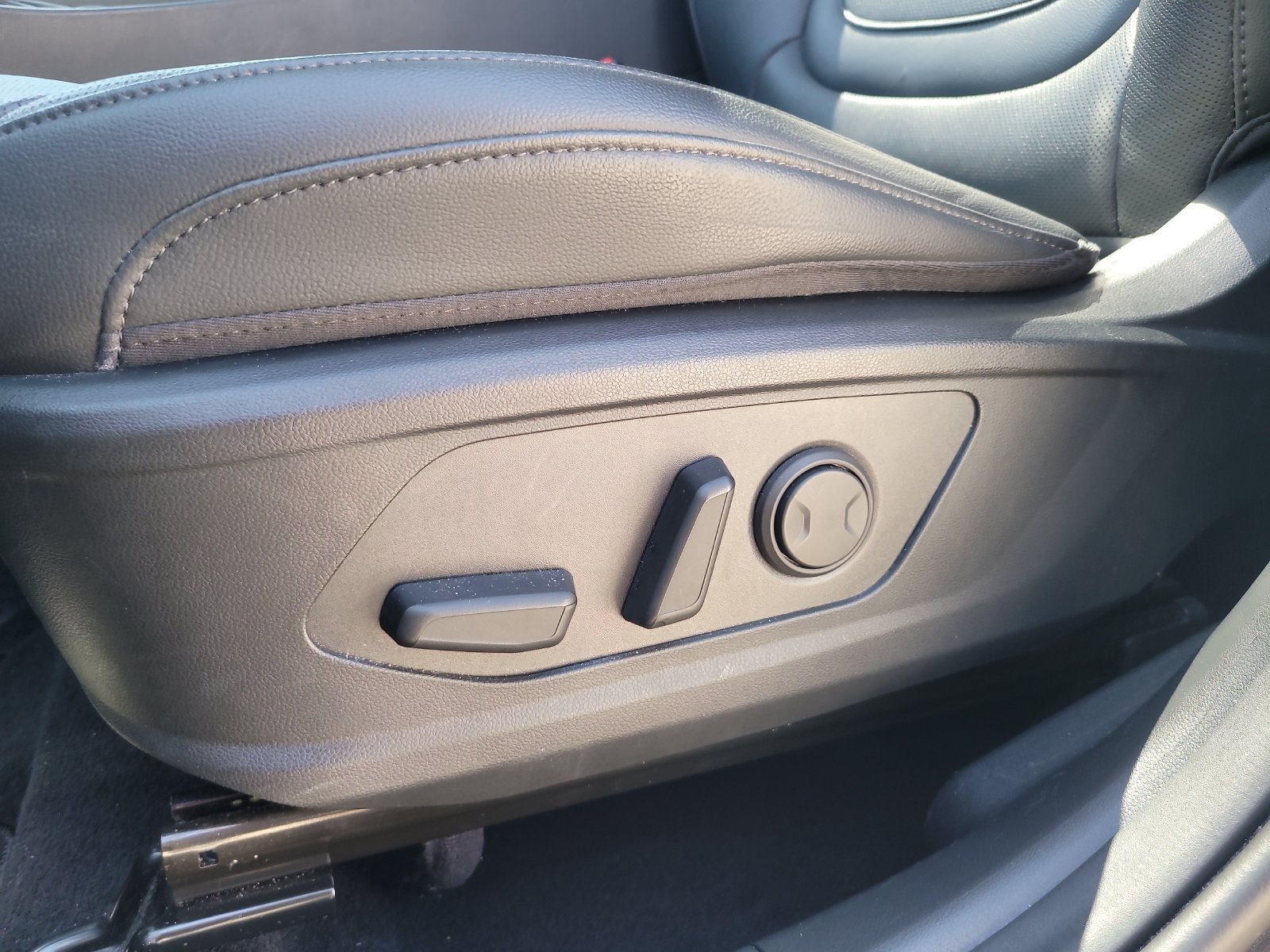 Used 2023 Gray Hyundai SEL image 16