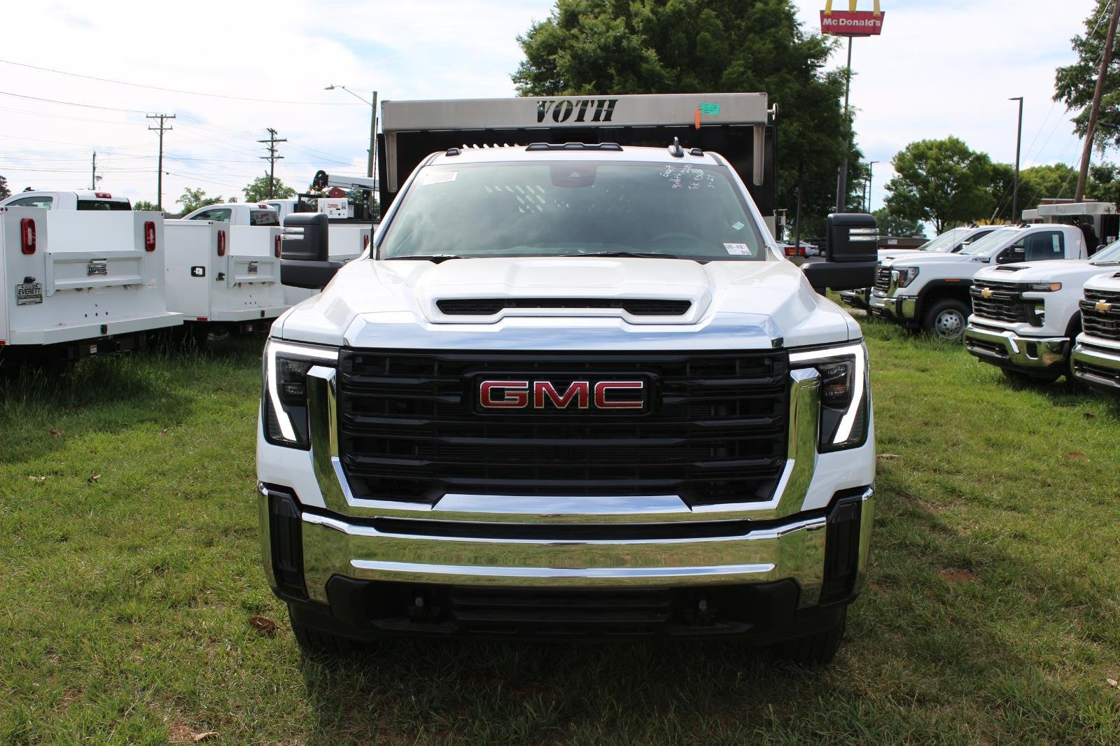 New 2026 Summit White GMC Pro image 2