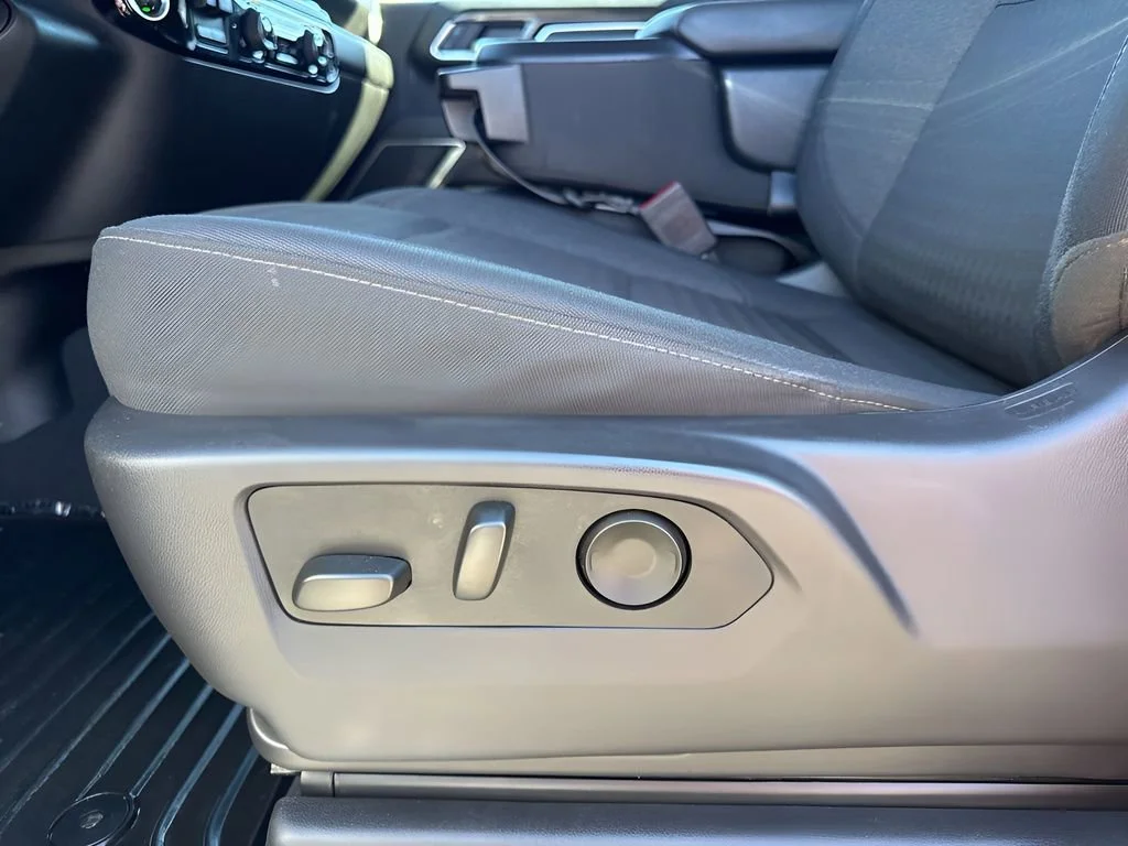 Used 2025 Summit White Chevrolet LT image 10