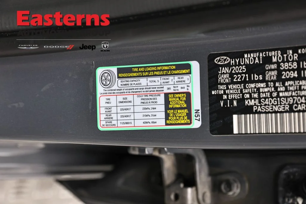 Used 2025 Gray Hyundai SEL Convenience image 36
