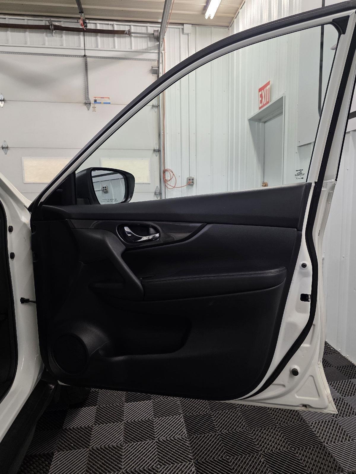 Used 2020 Pearl White Tricoat Nissan SV image 21