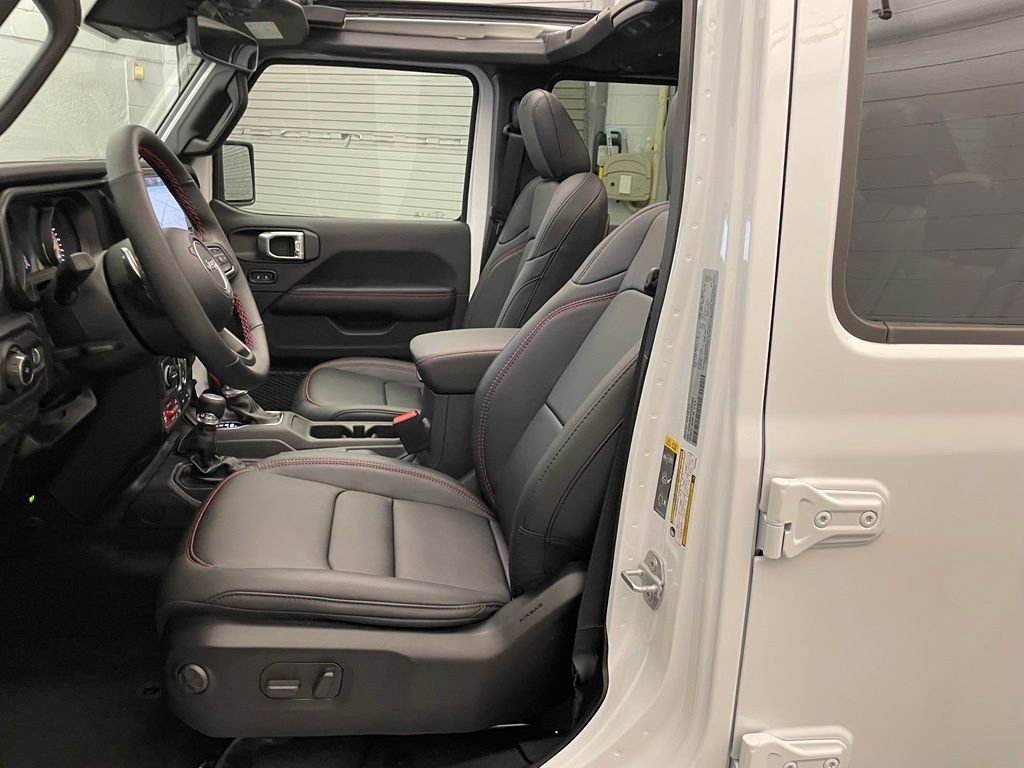New 2026 Bright White Clear-Coat Exterior Paint Jeep Moab 392 image 18