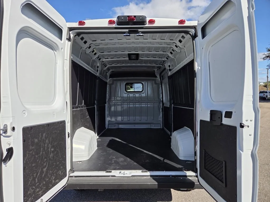 New 2026 Bright White Clear-Coat Exterior Paint RAM Tradesman image 15