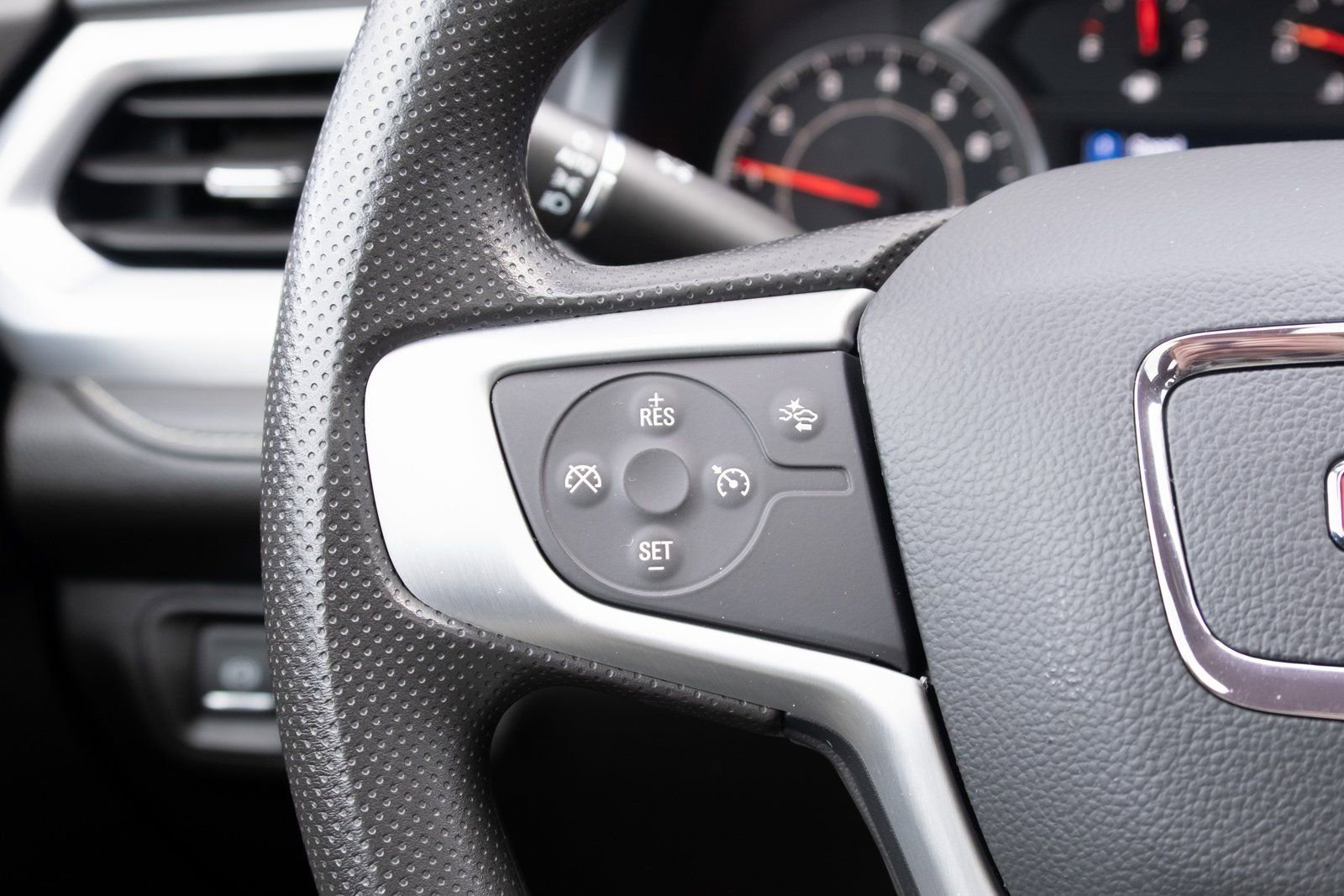 2022 GMC Acadia SLE - Photo 7
