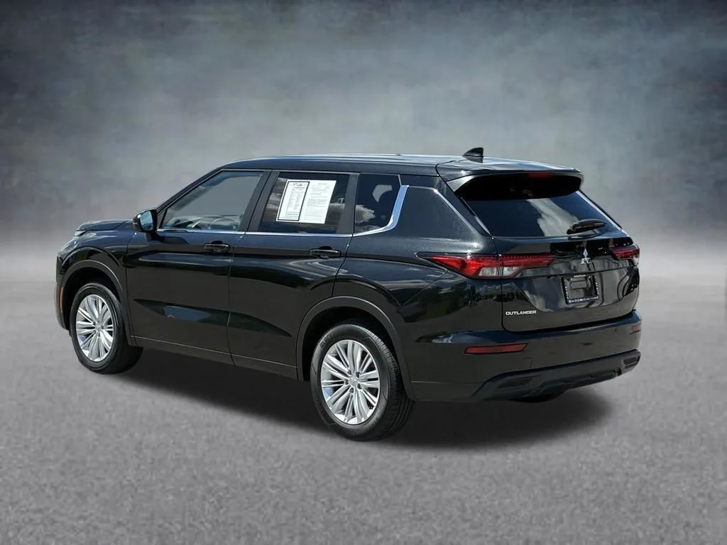 Used 2022  Mitsubishi ES image 3