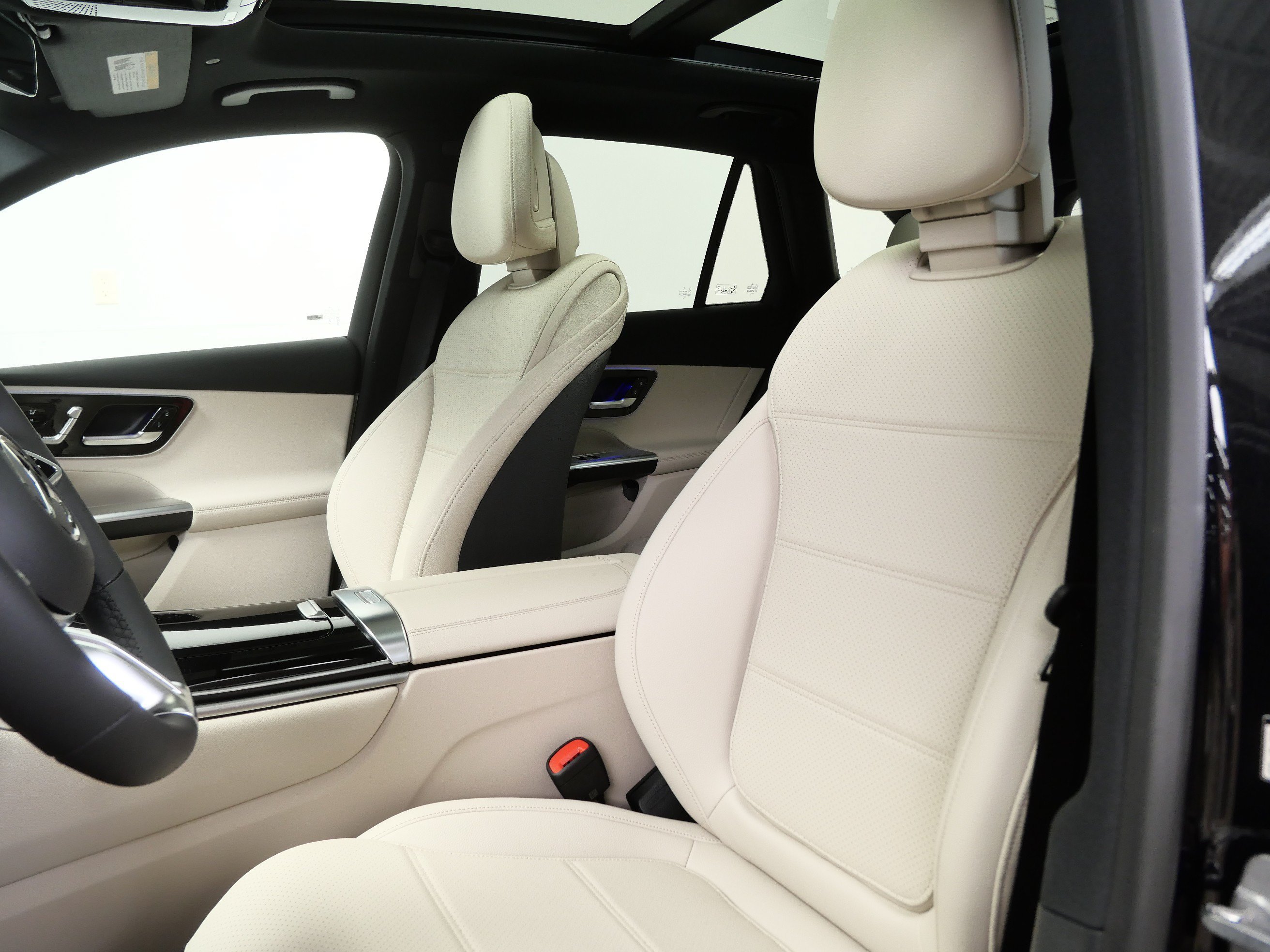 New 2026 Obsidian Black Metallic Mercedes-Benz GLC 300 image 8