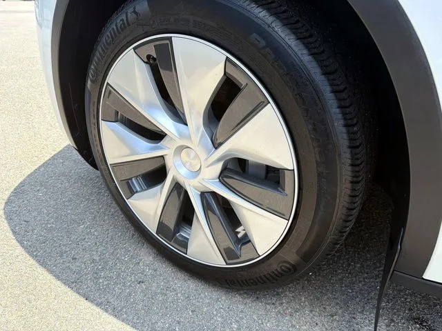 Used 2023 White Tesla Long Range image 12