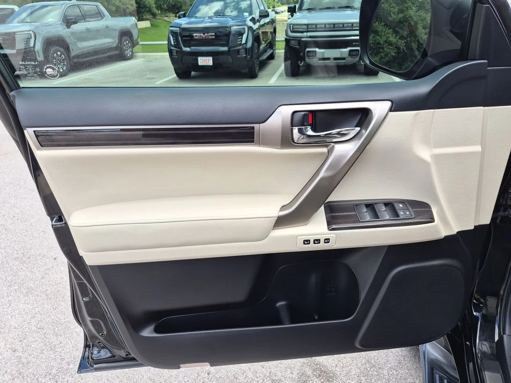 Used 2020 Black Lexus 460 image 16