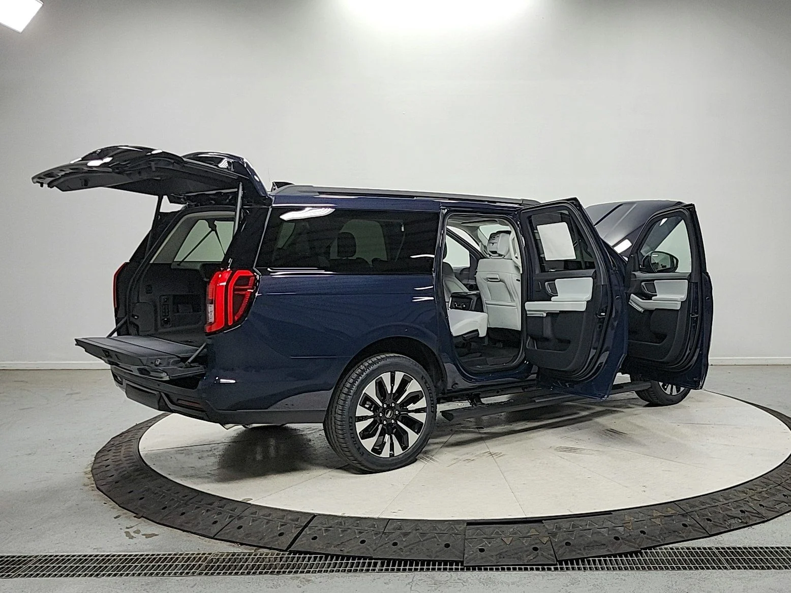 New 2027 Blue Ember Metallic Ford MAX Platinum image 15