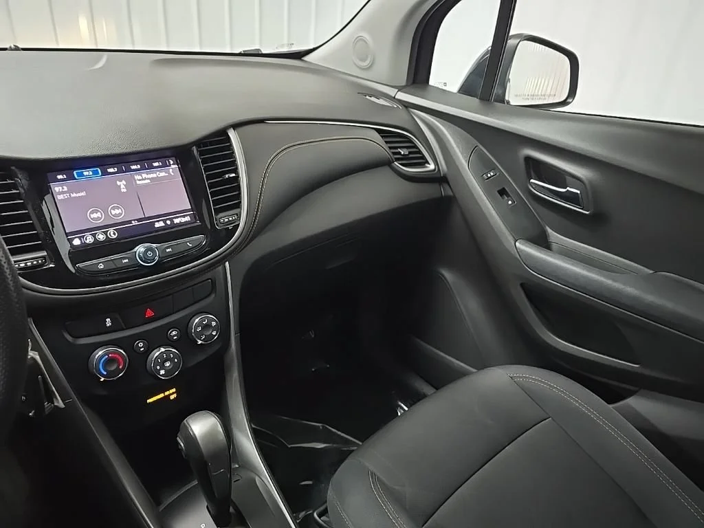 Used 2020 MOSAIC BLACK METALLIC Chevrolet LT image 25